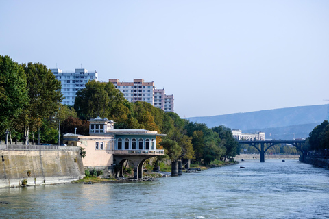 Tbilisi: 50+ verborgen edelstenen rondleidingTbilisi: 50+ verborgen juweeltjes