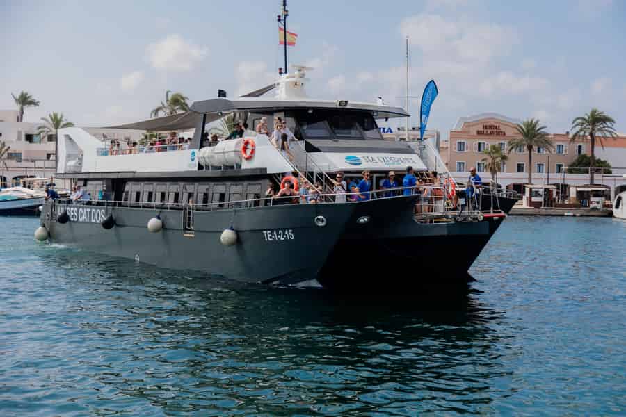 Ibiza: Platja d'en Bossa Hin- und Rücktransfer nach Formentera. Foto: GetYourGuide