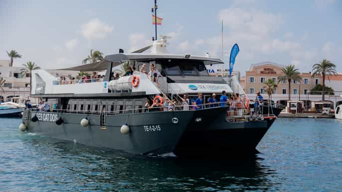 Ibiza: Platja d'en Bossa Round-Trip Transfer to Formentera