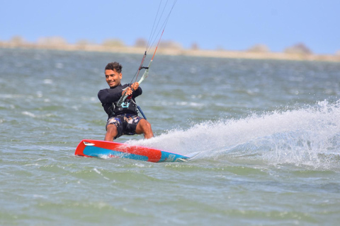 Djerba: 2-timmars kitesurf-provlektion för nybörjareDjerba: 2 timmars provlektion i kitesurfing för nybörjare