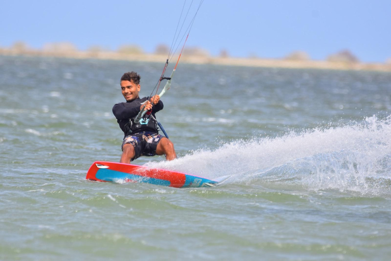 Djerba: 2-timmars kitesurf-provlektion för nybörjareDjerba: 2 timmars provlektion i kitesurfing för nybörjare