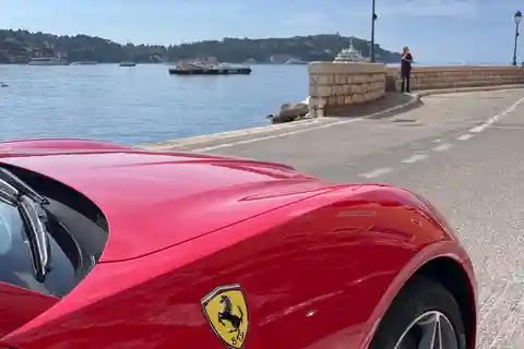 Geführte Ferrari-Tour: Monaco & Èze ab Villefranche-sur-Mer