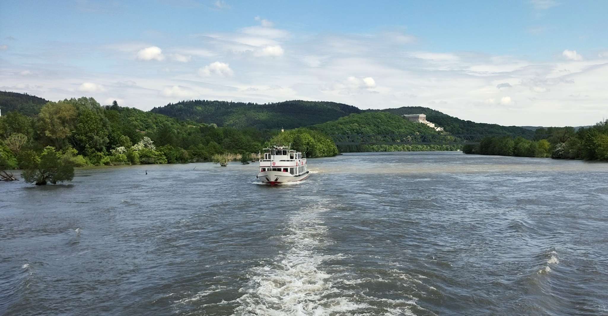 Regensburg, Sightseeing Boat Tour to Walhalla - Housity