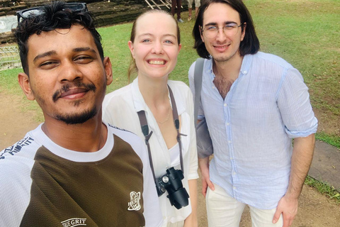 Colombo: Private Transfer to Sigiriya or Kandy with Stops