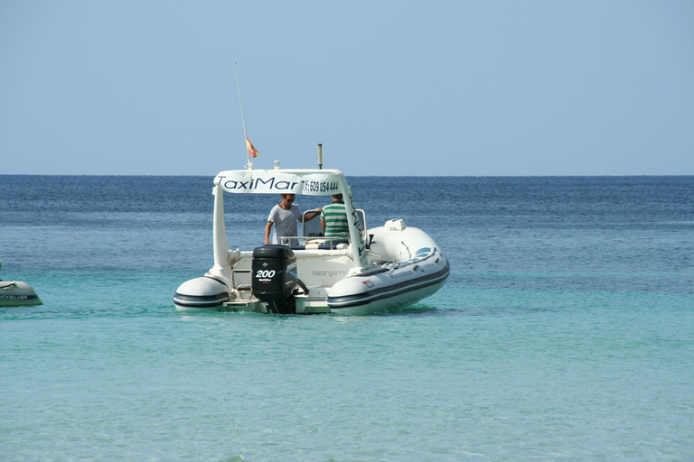 Speedboat sightseeing tour with a swim included around Menorca's famous coves. Speedboat tour with swim stop included through the famous coves of Menorca.