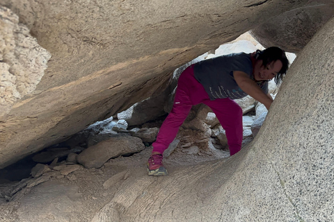 Jeddah: Moon Mountain Hiking and Sunset Yoga