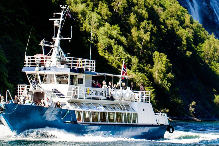 Geiranger: Geirangerfjord rondvaartboot met audiogids