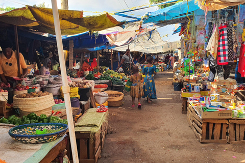 Kilimanjaro: Caminhada pelas cascatas e experiência de passeio pela cidadeKilimanjaro: caminhada pelas cascatas e experiência de passeio pela cidade