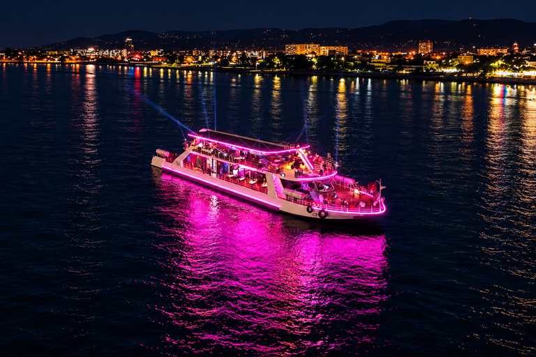 Da Nang: Han River Dinner Cruise with Private Table Options Upper-Deck Dinner — River & City Views