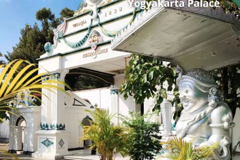 Visita ao Palácio de Yogyakarta com guia multilíngue e Watercastle