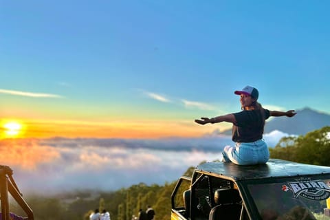 Ubud: Mount Batur Sunrise Jeep 4WD Tour with Hot Springs