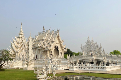 Chiang Mai: Chiang Rai Temples & Akha FarmVille Day Trip