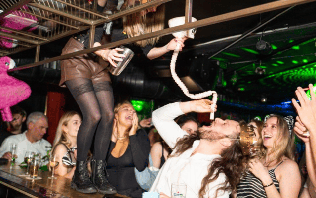 Amsterdam: City Center Bar Crawl und Nachtleben erleben