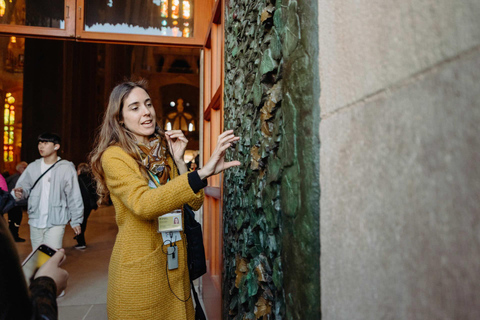 Gaudí Highlights Tour with Casa Batlló & Sagrada Família