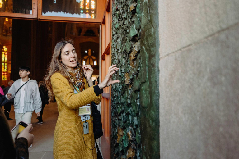 Gaudí Highlights Tour with Casa Batlló & Sagrada Família
