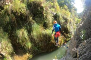 Von Benahavís aus: Geführtes Canyoning-Abenteuer auf dem Fluss Guadalmina