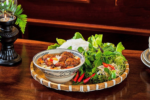 Hanoi Street Food Tour: Female Riders Motorbike & Sunset Priavte tour with female riders