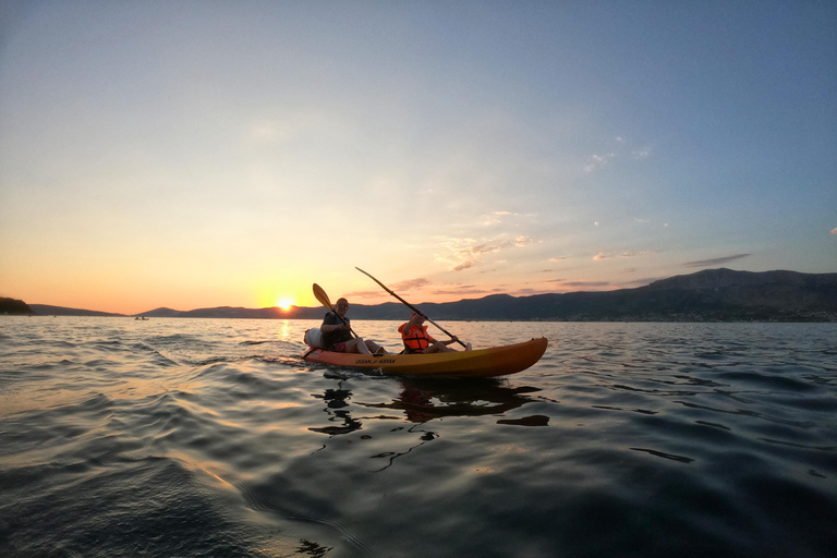 Split: Passeio guiado de caiaque e snorkel ao pôr do sol com vinho