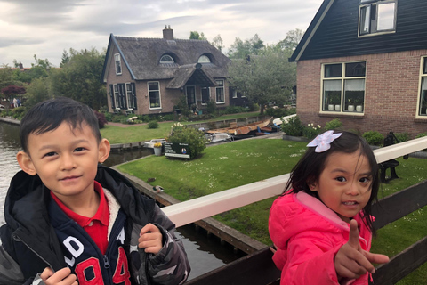 Amsterdam: Zaanse Schans and Giethoorn Guided Combo Tour