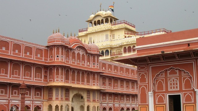 Jaipur: Amber Fort, City Palace, and Jantar Mantar Tour