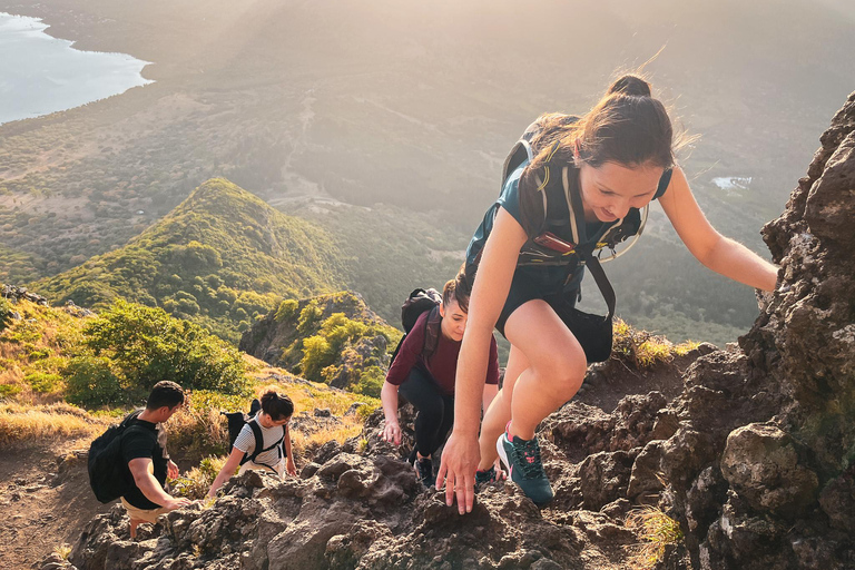 Mauritius: begeleide zonsopgangswandeling en klim naar de Le Morne-bergMauritius: Le Morne Brabant Guided Sunrise Hike and Climb