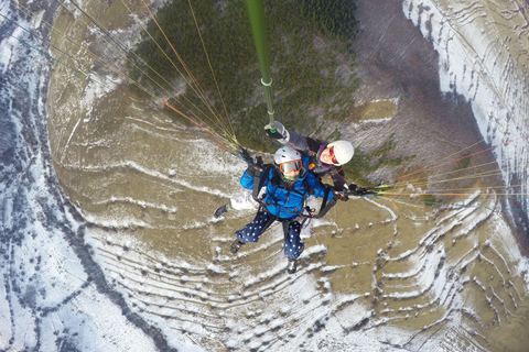 Experiência de parapente em tandem em Brasov (:)