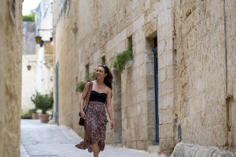 Valletta: Private Photoshoot in Old Town, Harbour & Gardens Standard: 20 photos | 30 mins