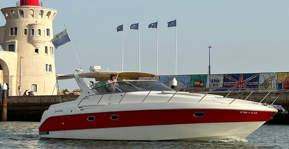 Cádiz: Exklusiver Yachtausflug nach La Caleta oder zur Pepa-Brücke