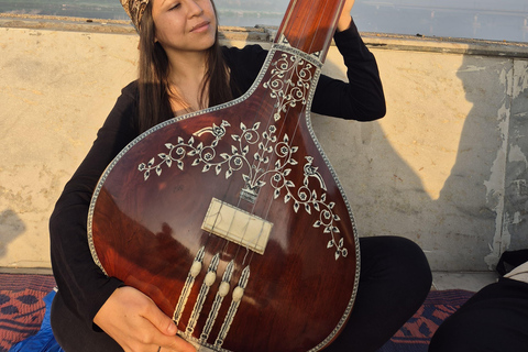 Delhi: meditación espiritual y paseo en barco con un músico folclóricoDelhi: meditación espiritual y paseo en barco con un músico folclórico como guía