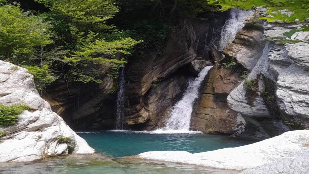 Wanderung zur Pirogoshi-Höhle, zum Bogove-Wasserfall und zur Osumi-Schlucht