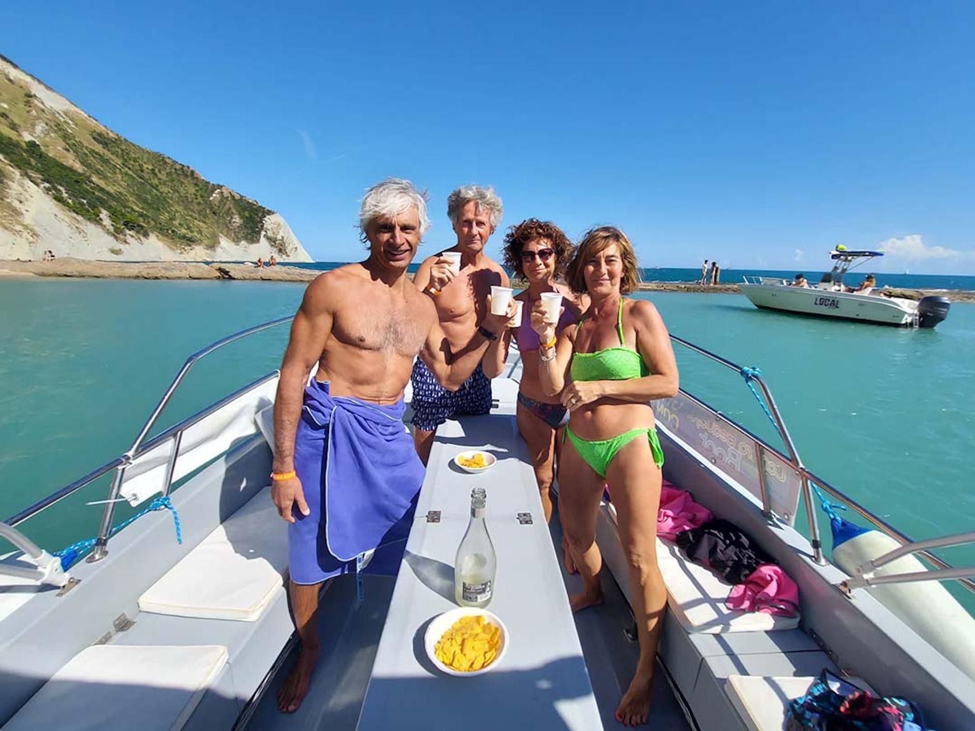 Conero: Bootstour ab Numana mit Aperitif für Gruppen bis 10 Personen