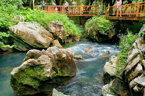 Vang Vieng: Escalada e Balão (Partida de Vientiane)participar no passeio (com ingresso e balão)