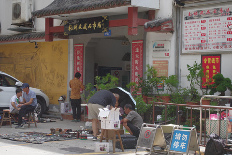 Hangzhou Ghost Market Adventure: Antique Hunt & Bargain