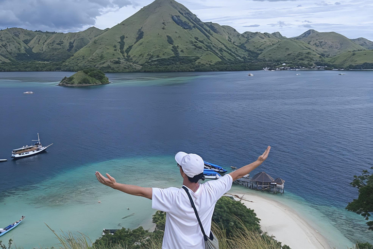 Labuan Bajo: Mirror Cave, Snorkeling & Sunset Cruise Tour Private Charter Boat Trip