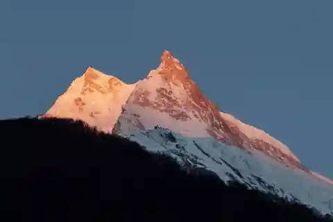 Manaslu Circuit Trek- Guide Service