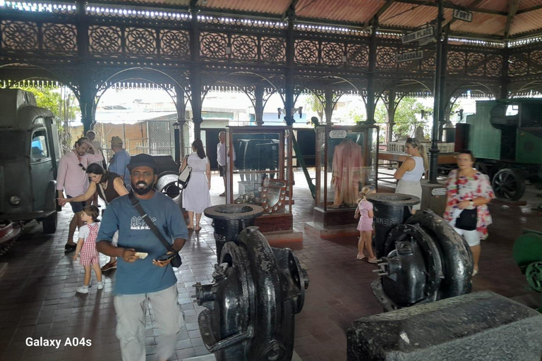 Explore Cultural Colombo and Local Cuisine Tour by bus