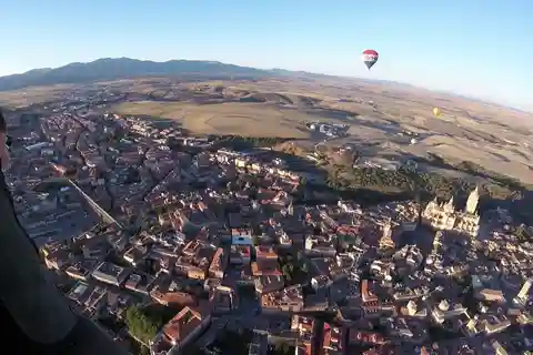 Varmluftsballong över Segovia & Hop-on&Hop-off turistbuss