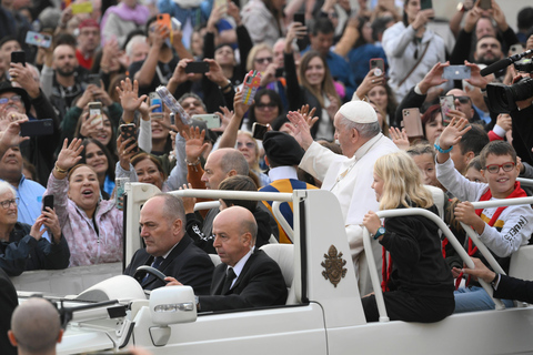 ROMA: EXPERIENCIA EN LA AUDIENCIA PAPALAudiencia Papal en inglés