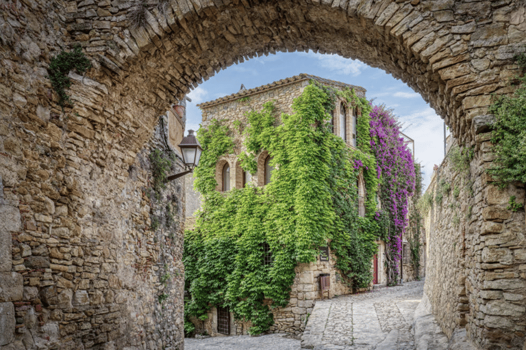 Depuis Barcelone : Girona et les villages médiévaux Excursion guidée d&#039;une journée