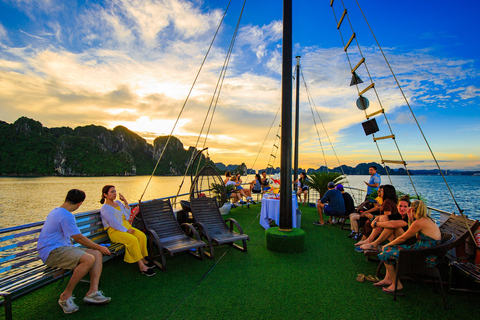 Desde Hanoi: Crucero de lujo de un día por la bahía de Ha Long con comida y kayakExcursión con punto de encuentro en el puerto de Tuan Chau