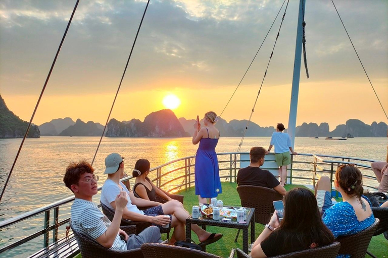 Best verkocht: Halong Bay Deluxe Cruise Dagtrip vanuit HanoiBest verkocht: Halong Bay Deluxe Cruise Dagtocht vanuit Hanoi