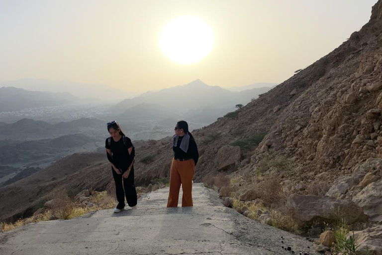 Muscat: Saal Walk Guided Hike with Sunset & City Views Tour