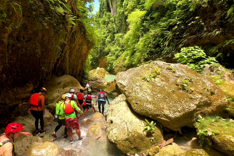 Cebu: Kawasan Falls Canyoneering & Zipline Experience