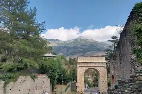 Susa: Tour Guidato Tra Natura e Storia