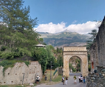 Susa: Tour Guidato Tra Natura e Storia