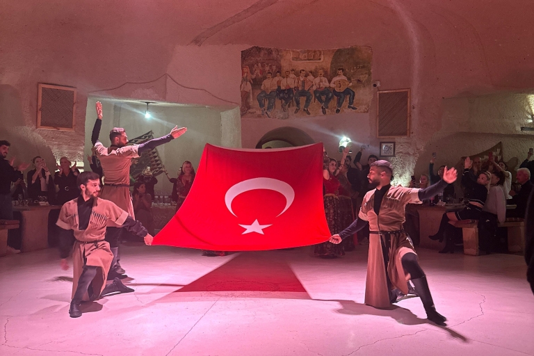 Nuit turque en Cappadoce avec transfert, dîner et boissons illimitéesNuit turque de la Cappadoce : danses et boissons à volonté