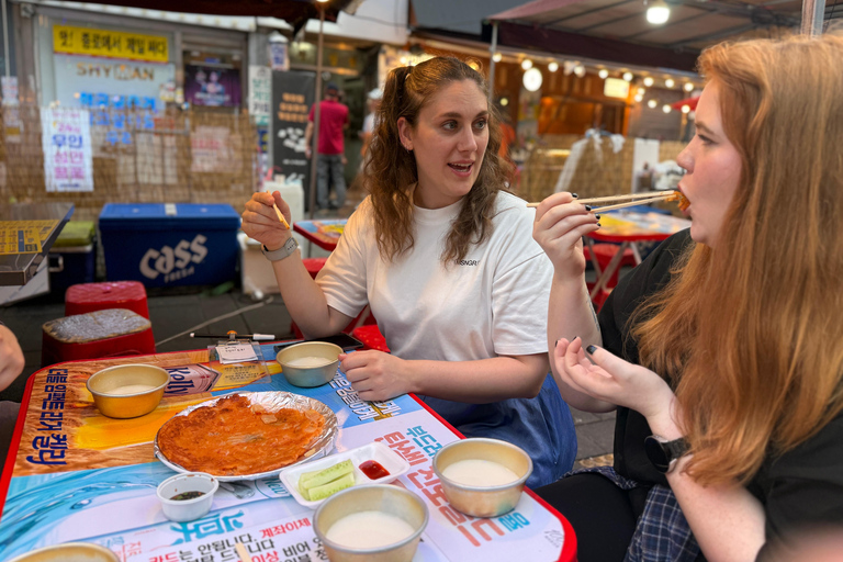 Seoul: Jongno 3-Ga and Ikseon-Dong Tour with Street Food