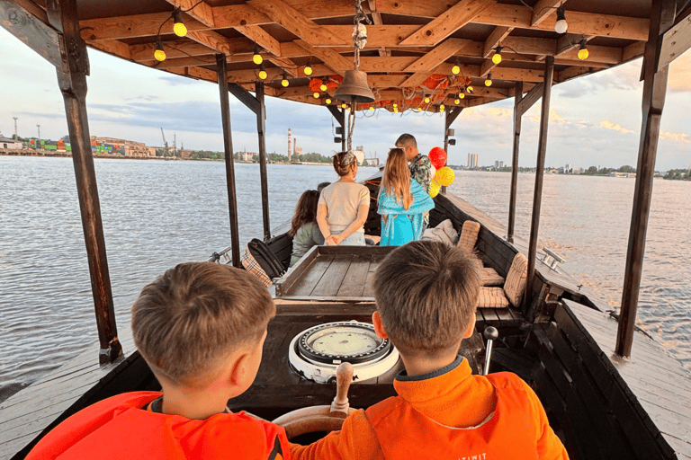 Riga: Tour privato in barca sul fiume Daugava