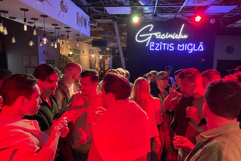 Vilnius - en pubrunda Pubrunda med välkomstdrink och traditionella snacks