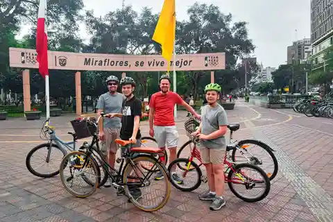 Discover Lima by bicycle: Explore Miraflores and Barranco